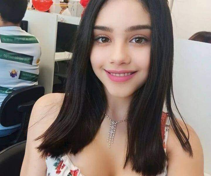 Soy rosio una rica chibolita desnuda hot