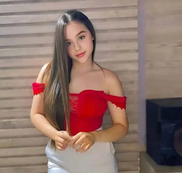 Leticia nalgona blanquita hot