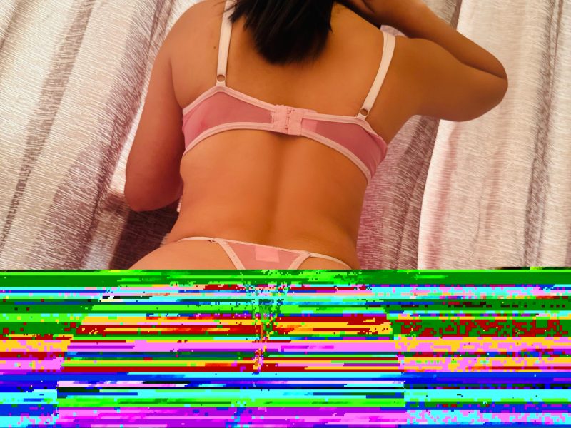 LINDA SEÑORITA DE UNA BUENA FIGURA COMPLACIENTE