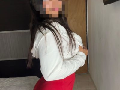 Jovencita de buen cuerpo sin apuros